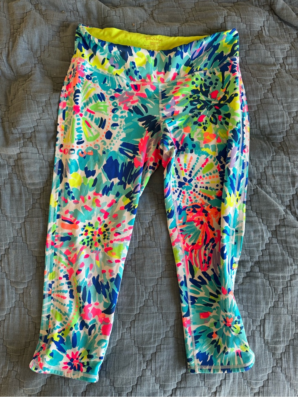 Lilly Multicolor Active Capri Leggings luxletic dive in print large